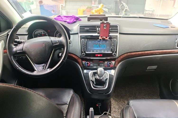 Used Haval H6 2013 Sport Edition 1.5T Manual Two-Wheel Drive Prestige Model Center Console