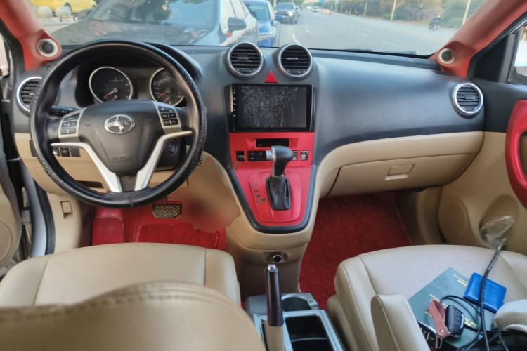 Used Haval H6 2013 Upgraded Model 2.4L Automatic Two-Wheel Drive Elite Version Center Console