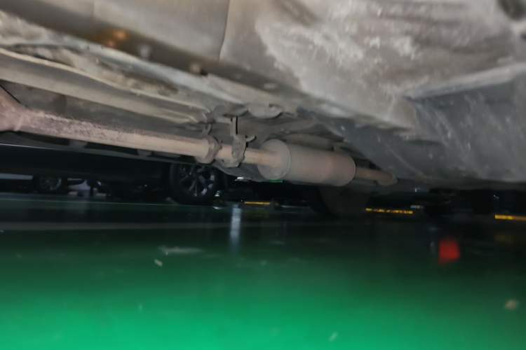 Used Haval H6 2013 Upgraded Model 2.4L Automatic Two-Wheel Drive Elite Version Chassis Front Left