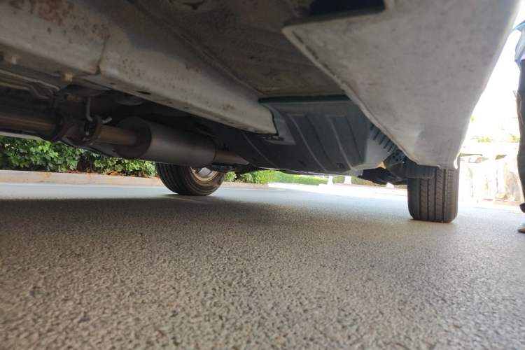 Used Haval H6 2013 Upgraded Model 1.5T Manual Two-Wheel Drive Elite Version Chassis Front Left