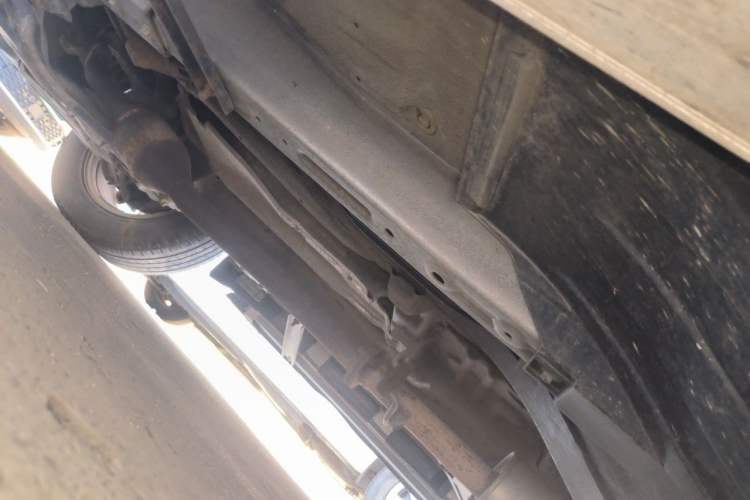 Used Haval H6 2013 Upgraded Model 1.5T Manual Two-Wheel Drive Elite Version Chassis Front Left