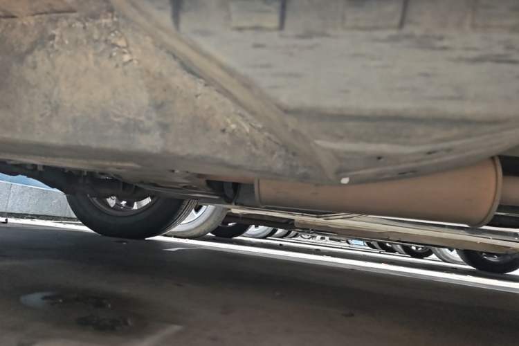 Used Haval H6 2013 Upgraded Model 1.5T Manual Two-Wheel Drive Elite Version Chassis Front Left
