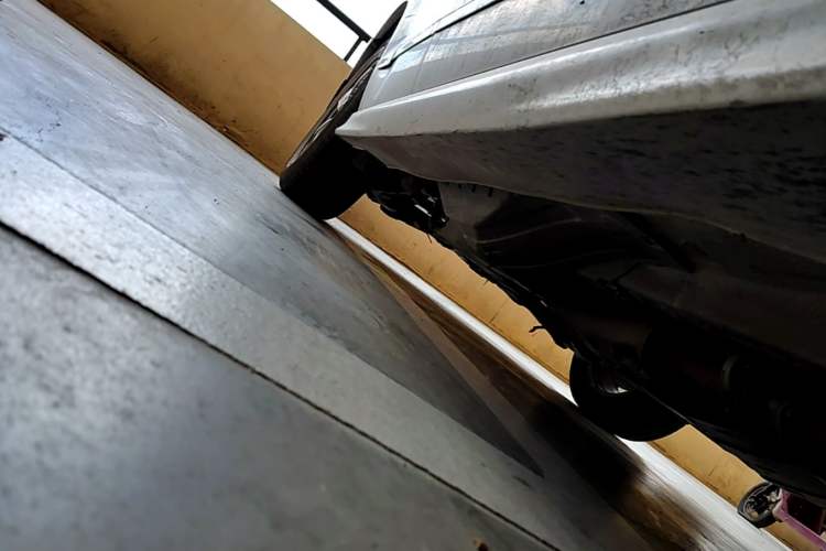 Used Haval H6 2013 Upgraded Model 1.5T Manual Two-Wheel Drive Elite Version Chassis Front Right
