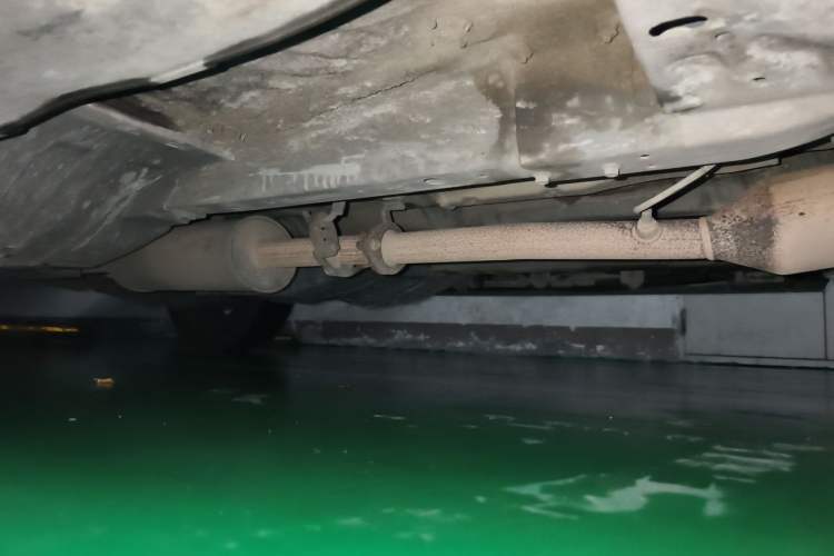 Used Haval H6 2013 Upgraded Model 2.4L Automatic Two-Wheel Drive Elite Version Chassis Front Right