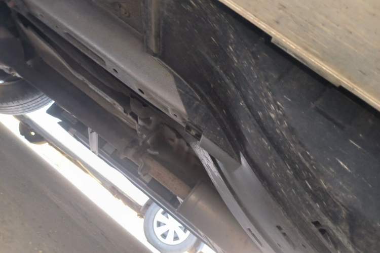 Used Haval H6 2013 Upgraded Model 1.5T Manual Two-Wheel Drive Elite Version Chassis Front Right
