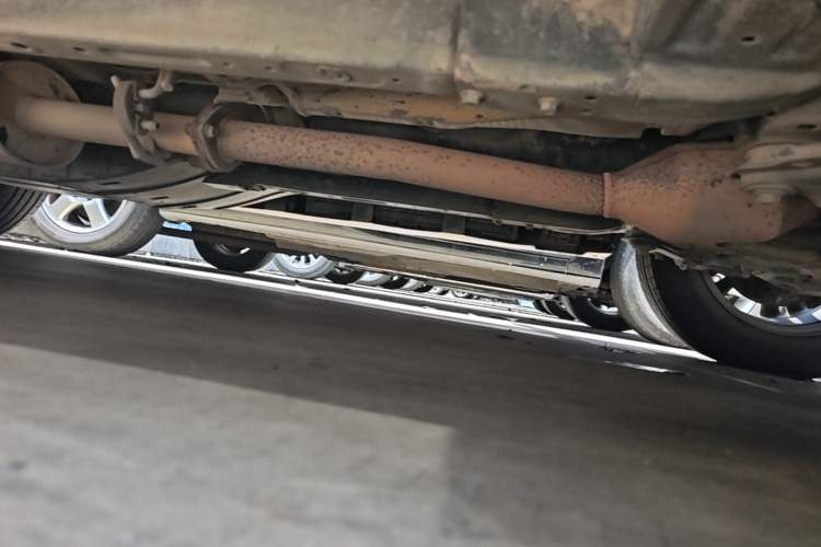 Used Haval H6 2013 Upgraded Model 1.5T Manual Two-Wheel Drive Elite Version Chassis Front Right
