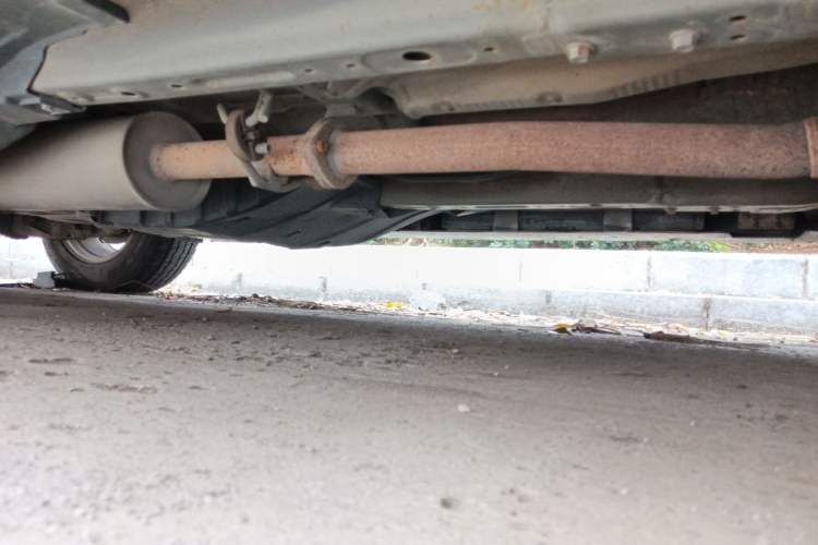 Used Haval H6 2013 Upgraded Model 1.5T Manual Two-Wheel Drive Urban Version Chassis Front Right