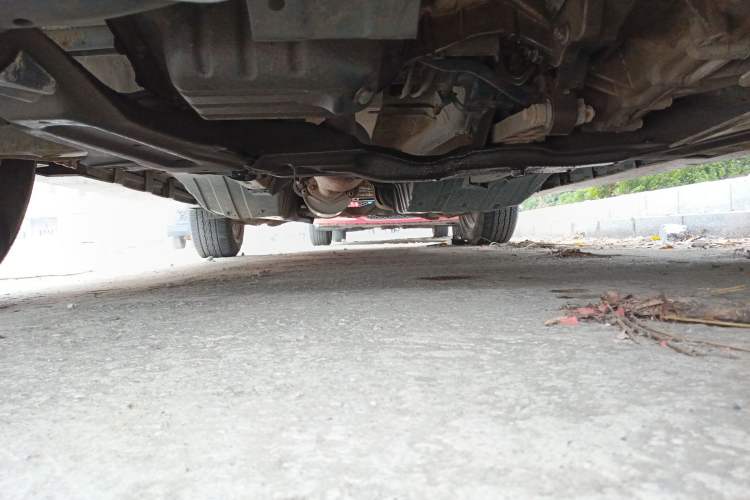 Used Haval H6 2013 Upgraded Model 1.5T Manual Two-Wheel Drive Urban Version Chassis Front