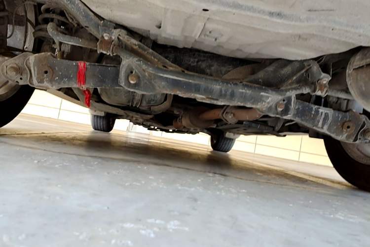 Used Haval H6 2013 Upgraded Model 1.5T Manual Two-Wheel Drive Elite Version Chassis Rear
