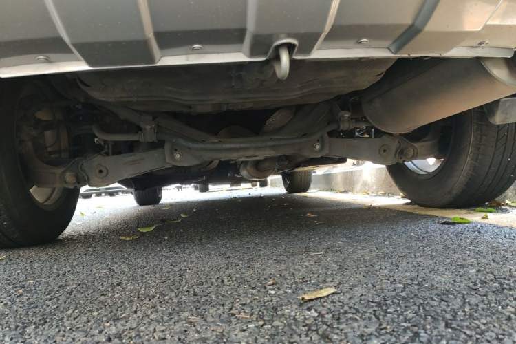 Used Haval H6 2013 Upgraded Model 2.4L Automatic Two-Wheel Drive Elite Version Chassis Rear