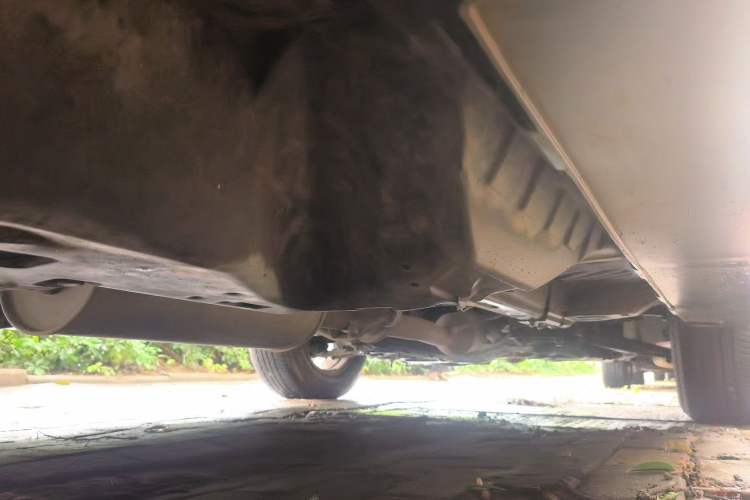 Used Haval H6 2013 Upgraded Model 2.4L Automatic Two-Wheel Drive Elite Version Chassis Rear Right