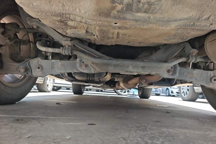 Used Haval H6 2013 Upgraded Model 1.5T Manual Two-Wheel Drive Elite Version Chassis Rear