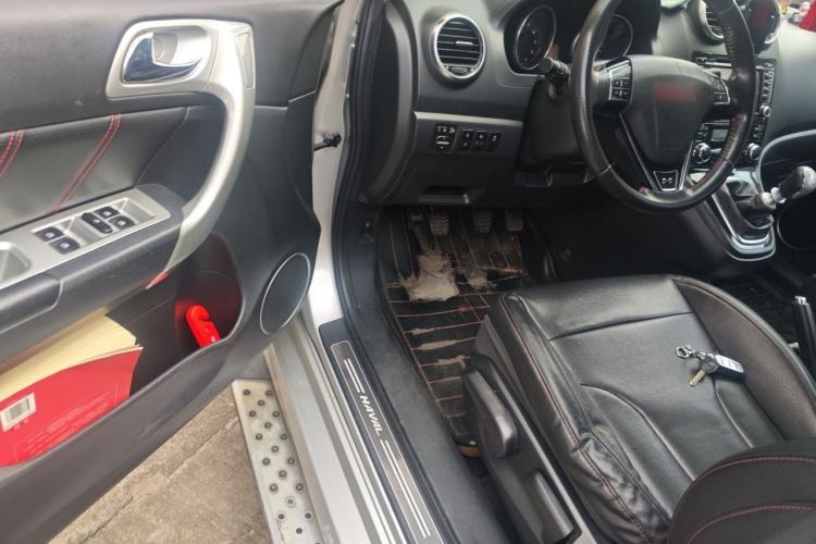 Used Haval H6 2013 Upgraded Model 1.5T Manual Two-Wheel Drive Elite Version Driver Seat