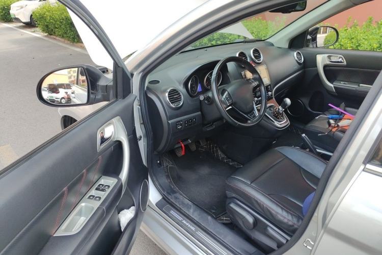 Used Haval H6 2013 Upgraded Model 1.5T Manual Two-Wheel Drive Elite Version Driver Seat