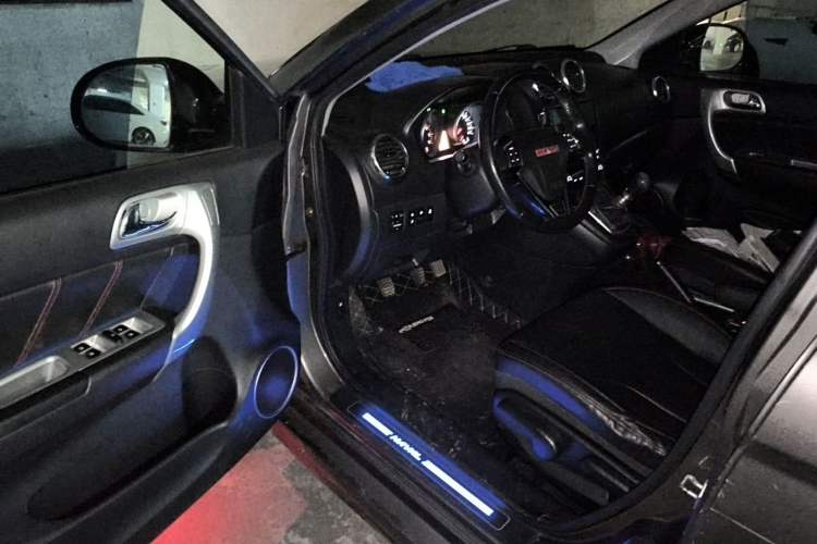 Used Haval H6 2013 Upgraded Model 1.5T Manual Two-Wheel Drive Elite Version Driver Seat