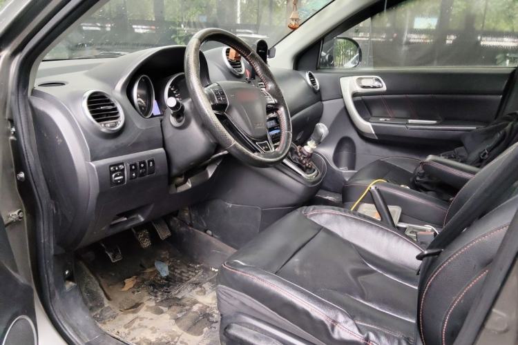 Used Haval H6 2013 Upgraded Model 1.5T Manual Two-Wheel Drive Urban Version Driver Seat