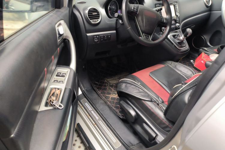 Used Haval H6 2013 Upgraded Model 1.5T Manual Two-Wheel Drive Elite Version Driver Seat