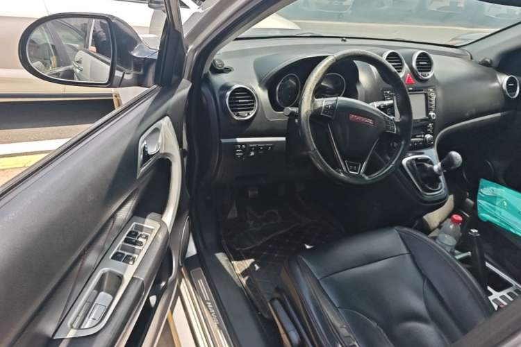 Used Haval H6 2013 Upgraded Model 1.5T Manual Two-Wheel Drive Elite Version Driver Seat