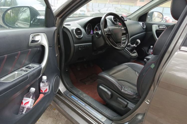 Used Haval H6 2013 Upgraded Model 1.5T Manual Two-Wheel Drive Urban Version Driver Seat