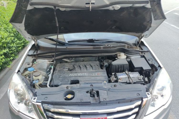 Used Haval H6 2013 Upgraded Model 1.5T Manual Two-Wheel Drive Elite Version Engine Bay