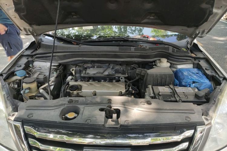 Used Haval H6 2013 Upgraded Model 2.4L Automatic Two-Wheel Drive Elite Version Engine Bay