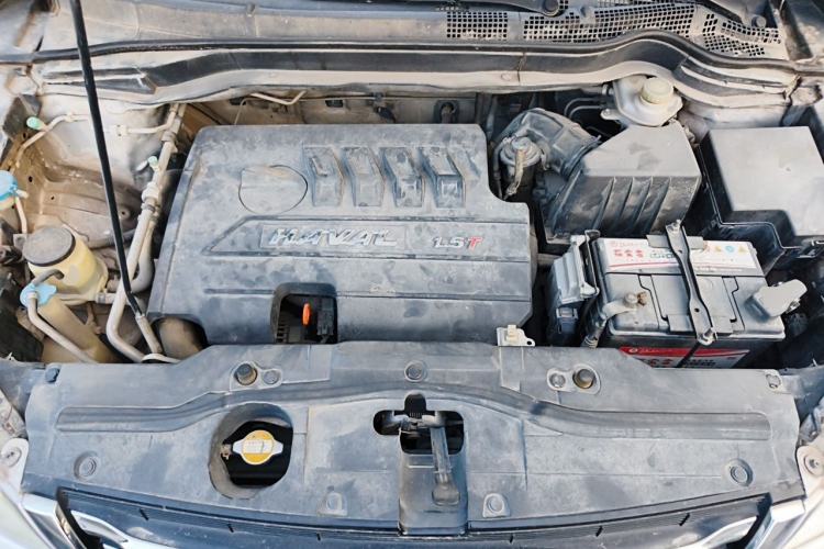 Used Haval H6 2013 Upgraded Model 1.5T Manual Two-Wheel Drive Elite Version Engine Bay