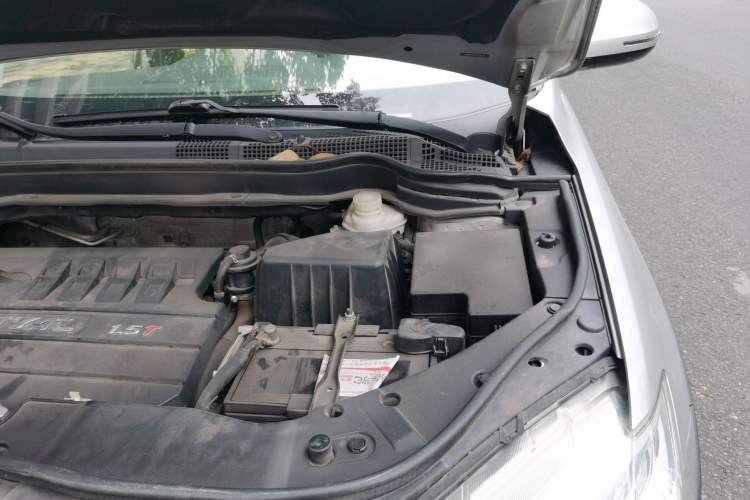 Used Haval H6 2013 Sports Edition 1.5T Manual Two-Wheel Drive Elite Model Engine Bay Left
