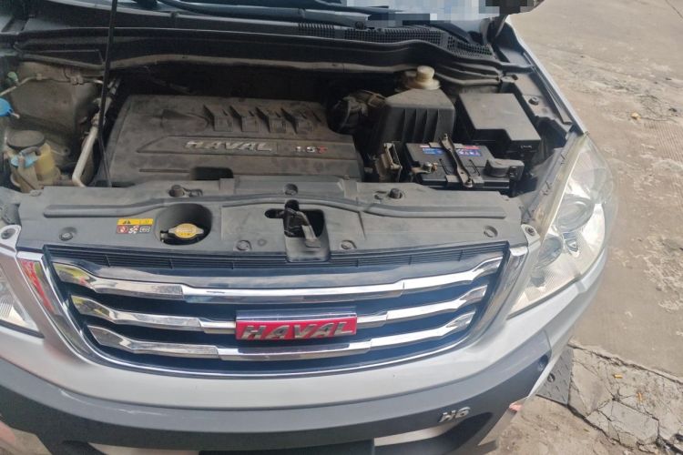 Used Haval H6 2013 Upgraded Model 1.5T Manual Two-Wheel Drive Elite Version Engine Bay Left