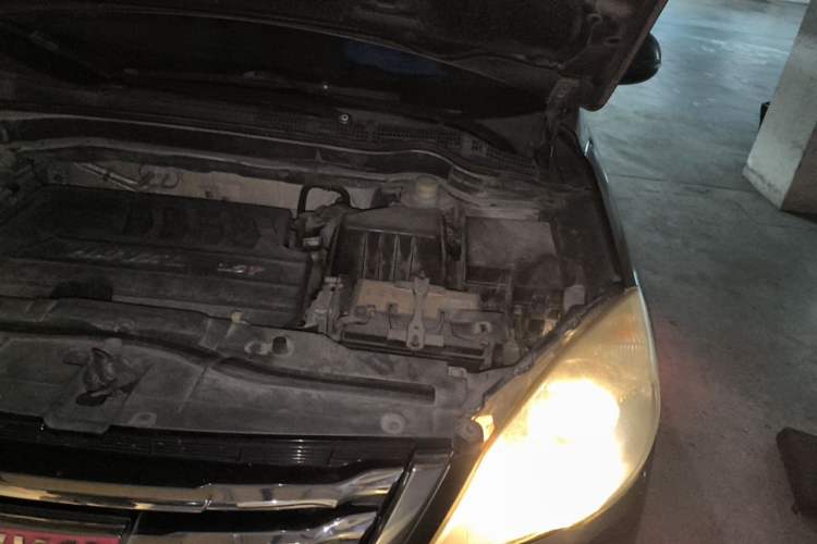 Used Haval H6 2013 Upgraded Model 1.5T Manual Two-Wheel Drive Elite Version Engine Bay Left