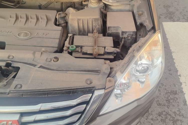 Used Haval H6 2013 Upgraded Model 1.5T Manual Two-Wheel Drive Elite Version Engine Bay Left