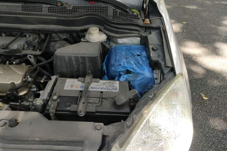 Used Haval H6 2013 Upgraded Model 2.4L Automatic Two-Wheel Drive Elite Version Engine Bay Left