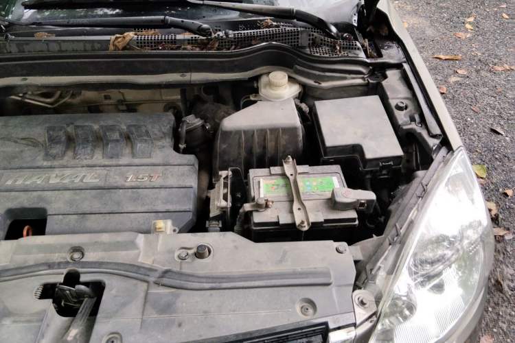 Used Haval H6 2013 Upgraded Model 1.5T Manual Two-Wheel Drive Urban Version Engine Bay Left