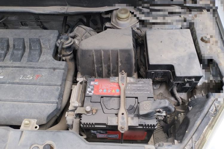Used Haval H6 2013 Upgraded Model 1.5T Manual Two-Wheel Drive Elite Version Engine Bay Left