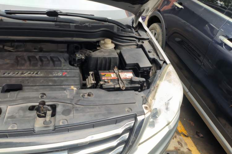 Used Haval H6 2013 Upgraded Model 1.5T Manual Two-Wheel Drive Elite Version Engine Bay Left