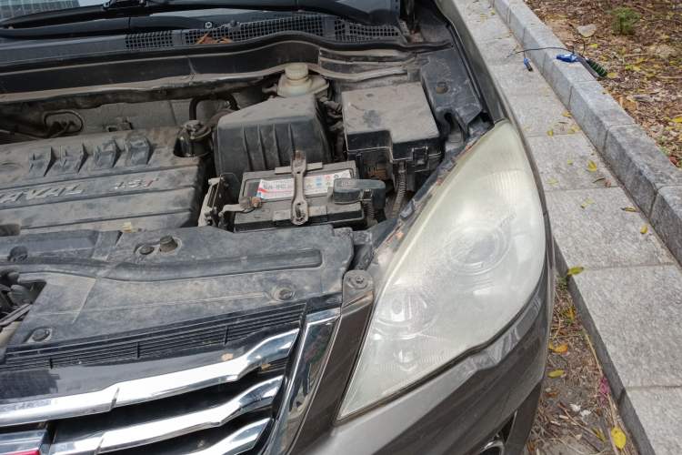Used Haval H6 2013 Upgraded Model 1.5T Manual Two-Wheel Drive Urban Version Engine Bay Left