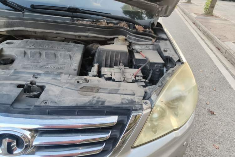 Used Haval H6 2013 Upgraded Model 2.4L Automatic Two-Wheel Drive Elite Version Engine Bay Left