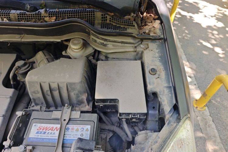 Used Haval H6 2013 Upgraded Model 1.5T Manual 4x4 Elite Version Engine Bay Left