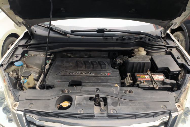 Used Haval H6 2013 Upgraded Model 1.5T Manual Two-Wheel Drive Elite Version Engine Bay