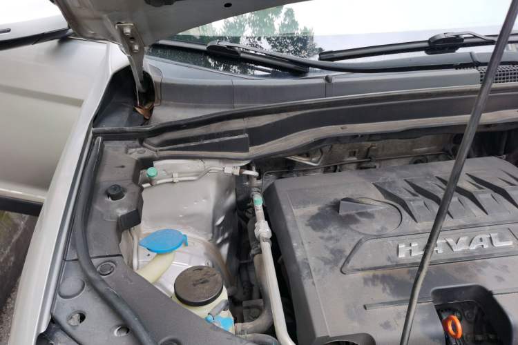 Used Haval H6 2013 Sports Edition 1.5T Manual Two-Wheel Drive Elite Model Engine Bay Right