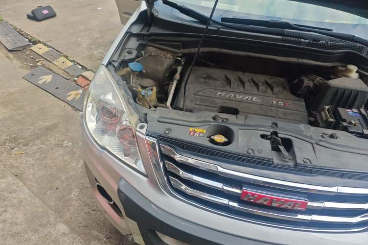 Used Haval H6 2013 Upgraded Model 1.5T Manual Two-Wheel Drive Elite Version Engine Bay Right