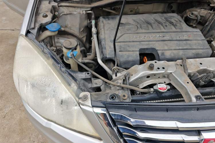 Used Haval H6 2013 Upgraded Model 1.5T Manual Two-Wheel Drive Elite Version Engine Bay Right