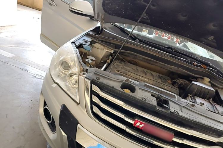 Used Haval H6 2013 Upgraded Model 1.5T Manual Two-Wheel Drive Elite Version Engine Bay Right