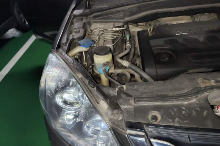Used Haval H6 2013 Upgraded Model 2.4L Automatic Two-Wheel Drive Elite Version Engine Bay Right
