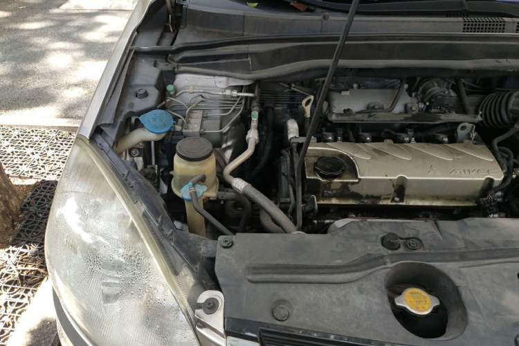 Used Haval H6 2013 Upgraded Model 2.4L Automatic Two-Wheel Drive Elite Version Engine Bay Right