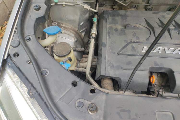 Used Haval H6 2013 Sport Edition 1.5T Manual Two-Wheel Drive Prestige Model Engine Bay Right