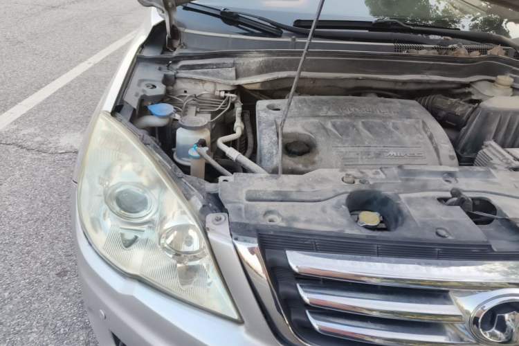 Used Haval H6 2013 Upgraded Model 2.4L Automatic Two-Wheel Drive Elite Version Engine Bay Right