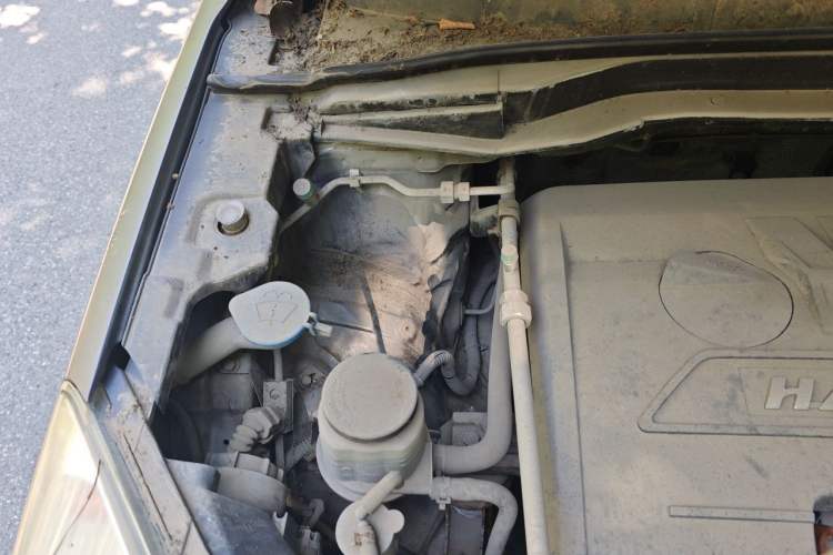 Used Haval H6 2013 Upgraded Model 1.5T Manual 4x4 Elite Version Engine Bay Right