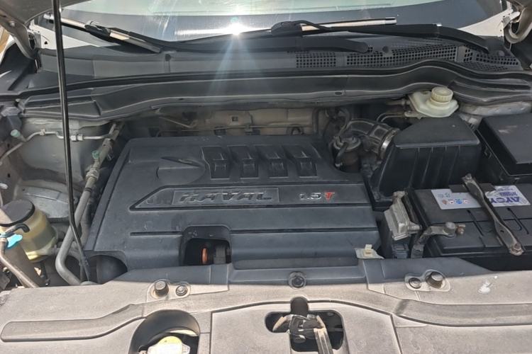 Used Haval H6 2013 Upgraded Model 1.5T Manual Two-Wheel Drive Elite Version Engine Bay