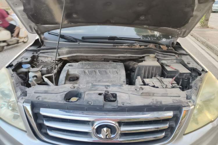 Used Haval H6 2013 Upgraded Model 2.4L Automatic Two-Wheel Drive Elite Version Engine Bay