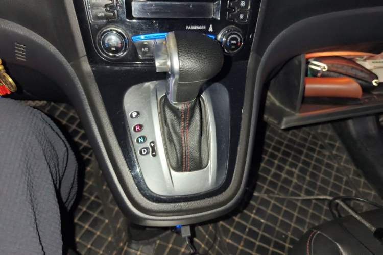 Used Haval H6 2013 Upgraded Model 2.4L Automatic Two-Wheel Drive Elite Version Gear Lever